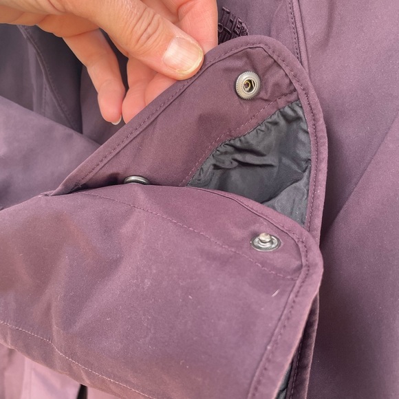 The North Face rain jacket women’s M in plum - Picture 4 of 7